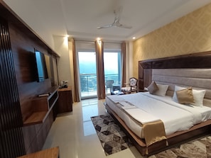 Desk, laptop workspace, rollaway beds, free WiFi