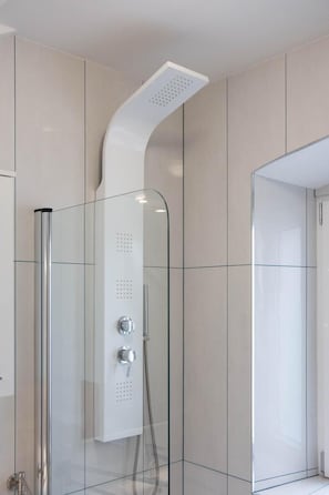 Chambre, 1 chambre, vue sur la ville | Salle de bain