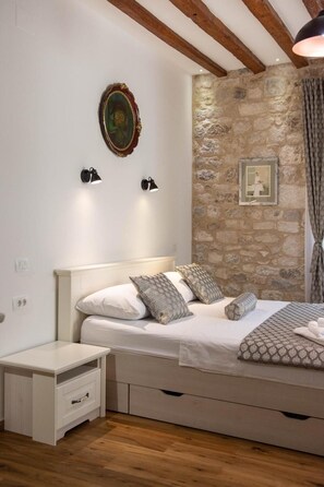 Room, 1 Bedroom, City View | 1 bedroom - Room-stephane City Vibe Suites - Superio (Trogir)