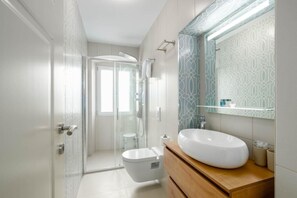 Chambre, 1 chambre, vue sur la ville | Salle de bain