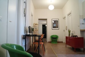 Dormitorio compartido, 1 habitación, balcón | Servicios de la habitación