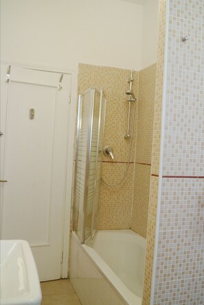 Shared Dormitory, 1 Bedroom, Refrigerator | Bathroom - Kamchu Apartments Viale Libia 4 (Rome)