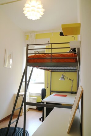 Dormitorio compartido, 1 habitación, balcón | 1 dormitorio