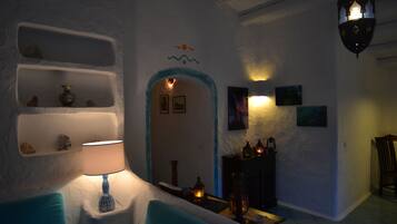 House, 4 Bedrooms, Balcony, Garden View | Lounge