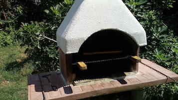 Apartment, 1 Bedroom, Balcony, Garden View | BBQ/picnic Area