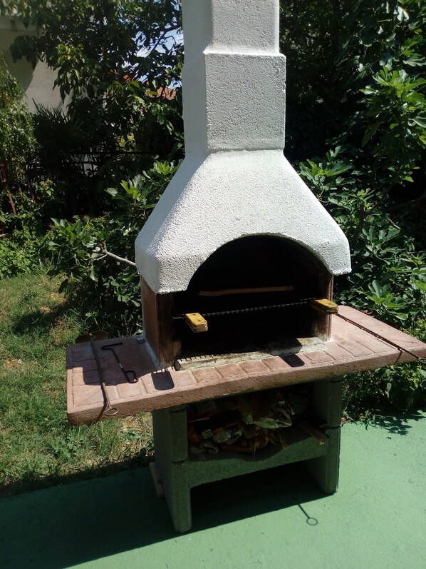 Apartment, 1 Bedroom, Balcony, Garden View | BBQ/picnic area