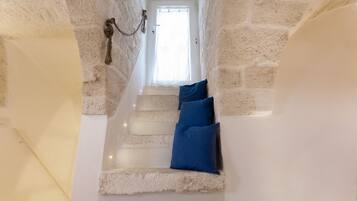 House, Multiple Bedrooms, Smoking, Balcony | Interior