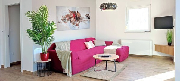 Apartment, 1 Bedroom, Balcony, Garden View | Living room
