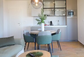 Apartamento, 1 quarto, sacada, vista para o jardim | Parte interna