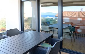 아파트, 침실 1개, 발코니, 정원 전망 | 다이닝