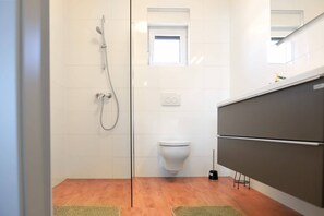 Apartamento, 1 quarto, sacada, vista para o jardim | Banheiro