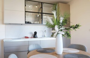 Apartamento, 1 quarto, sacada, vista para o jardim | Parte interna