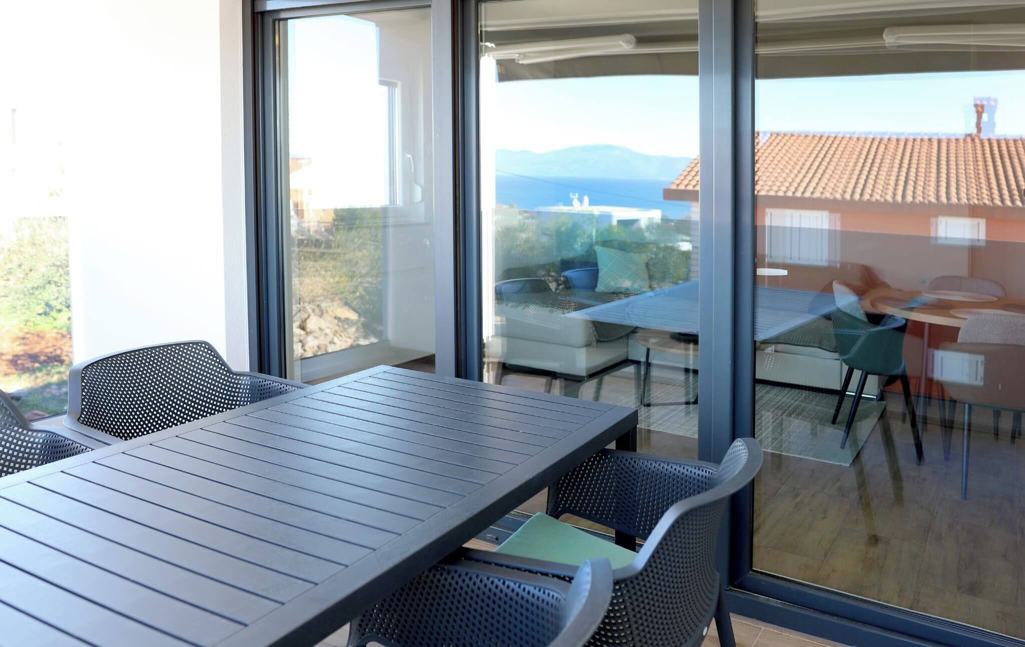 Apartment, 1 Bedroom, Balcony, Garden View | Dining