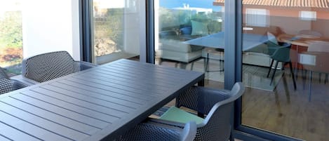 Apartment, 1 Bedroom, Balcony, Garden View | Dining