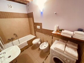 Quarto, 2 quartos, acessível, sacada | Banheiro