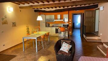 Camera, 2 camere da letto, accessibile ai disabili, balcone | Area soggiorno