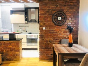Apartment, 1 Bedroom, City View | Dining