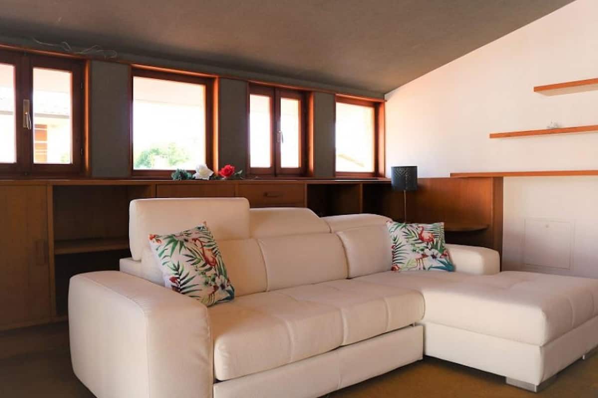 Villa, 3 Bedrooms, Balcony, Garden View | Living room | Fireplace