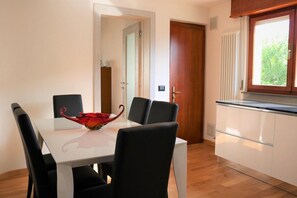 別墅, 3 間臥室, 陽台, 花園景觀 | 餐廳