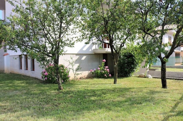 Villa, 3 Bedrooms, Balcony, Garden View | Property grounds