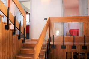 Villa, 3 Bedrooms, Balcony, Garden View | Interior