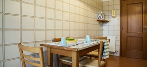 Shared Dormitory, 1 Bedroom, Balcony | Bahagian dalam