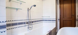 Gemeinsamer Schlafsaal, 1 Schlafzimmer, Balkon | Badezimmer