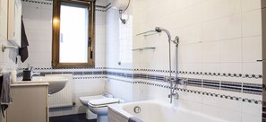 Room, 1 Bedroom, Balcony | Bathroom - Kamchu Apartments Room With Bathroom Ensuite Anagnina-tor Vergata (Rome)