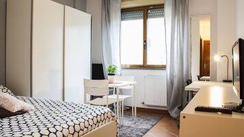 Zimmer, 1 Schlafzimmer, Balkon | 1 Schlafzimmer