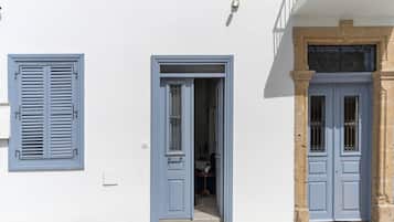 House, 1 Bedroom, Smoking, Balcony | Property entrance