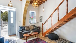Living area - Traditional Cypriot House - To Hani - 1 Bedroom (Nicosia)