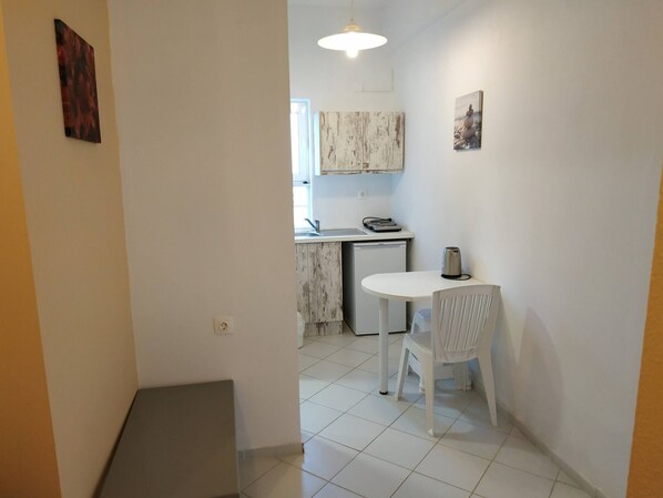 Interior - Small Apartment For 3 Pers 70meters From The Beach (Malevizi)