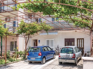 Apartment, 2 Bedrooms | Parking | Limited parking