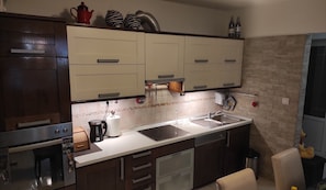 Apartment, 2 Bedrooms | Private kitchen