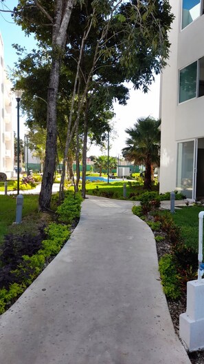 Departamento, 2 habitaciones, balcón, vista al jardín | Exterior