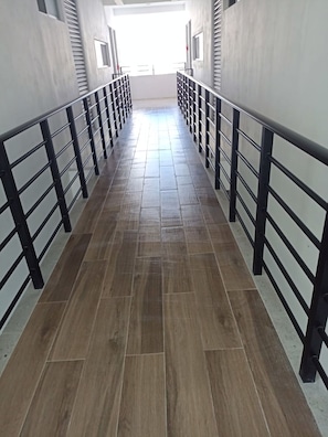 Apartamento, 2 quartos, sacada, vista para o jardim | Fachada
