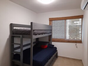 Departamento, 2 habitaciones, balcón, vista al jardín | 3 habitaciones y internet 