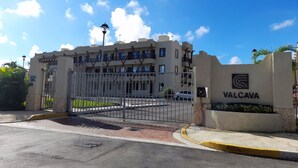 A gated entrance to a building with a sign reading "VALCAVA".