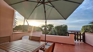 Villa, 1 Schlafzimmer, Terrasse, Meerblick | Unterkunftsgelände