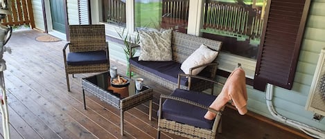 Chalet rustique, 2 chambres, terrasse, vue sur le jardin | Extérieur