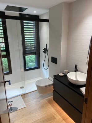 Soap, shampoo - Llac Blau Luxury Apartment With Jacuzzi (El Tarter)