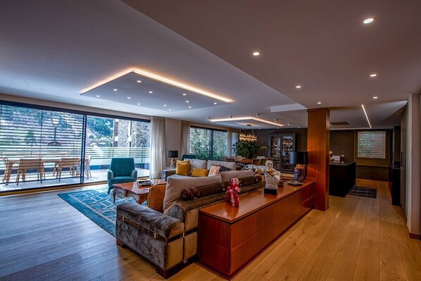Fireplace - Luxury Apartment With Private Jacuzzi (El Tarter)