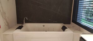 Bathroom - Luxury Apartment With Private Jacuzzi (El Tarter)