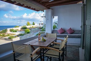 Villa, 2 Bedrooms, Smoking, Balcony | Outdoor dining