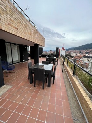 Loft, 1 Bedroom, Balcony, City View | Outdoor dining