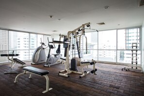 Fitness facility - 2C - 2 Bedroom Downtown Apartment With Shared Pool (Bangkok)