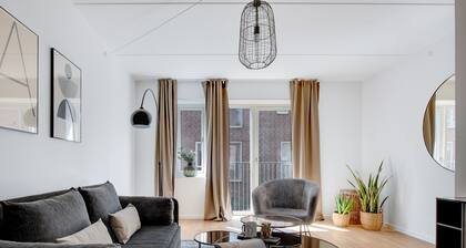 Sanders Fields - Chic 3-bdr Townhouse w Terrace