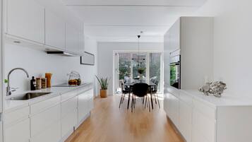 Apartment, 3 Bedrooms, Terrace | Interior