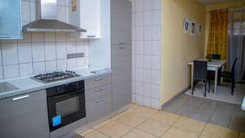 Mini-fridge, microwave, blender, cookware/dishes/utensils