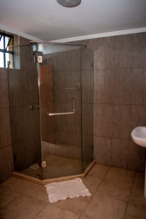 Shower dan handuk